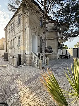 Satılır 6 otaqlı həyət evi 280 m²