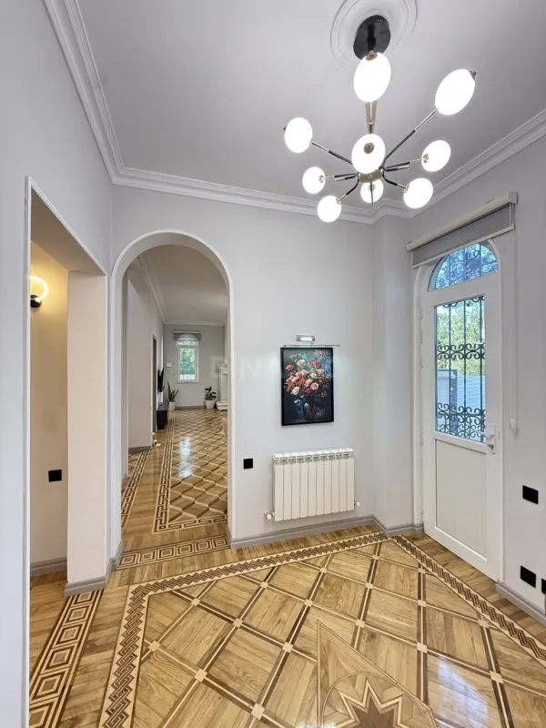 Satılır 6 otaqlı həyət evi 280 m²