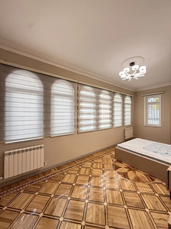 Satılır 6 otaqlı həyət evi 280 m²