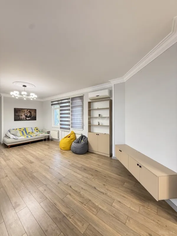 Satılır 6 otaqlı həyət evi 280 m²