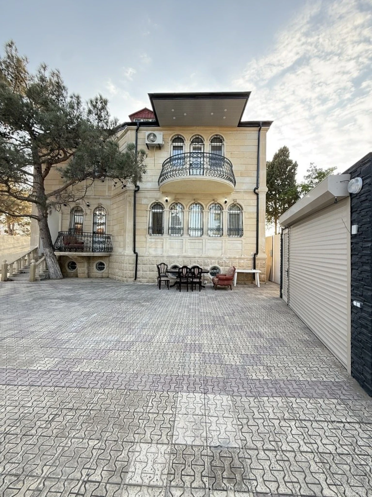 Satılır 6 otaqlı həyət evi 280 m²