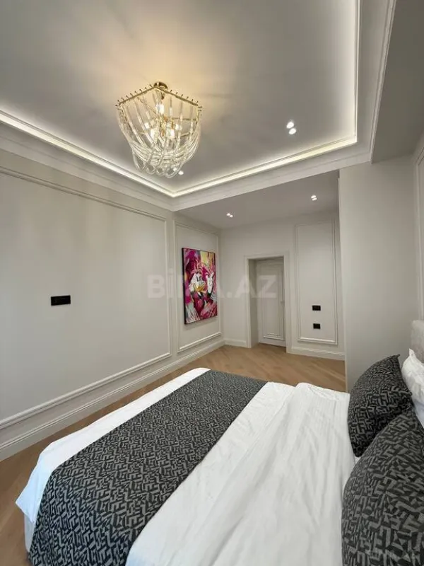 Satılır 4 otaqlı mənzil 155 m²