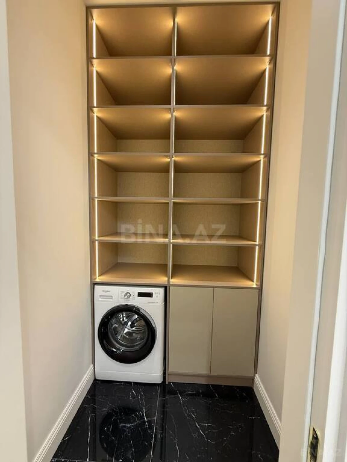 Satılır 4 otaqlı mənzil 155 m²
