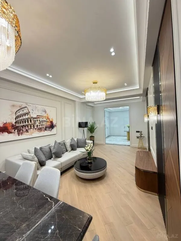 Satılır 4 otaqlı mənzil 155 m²
