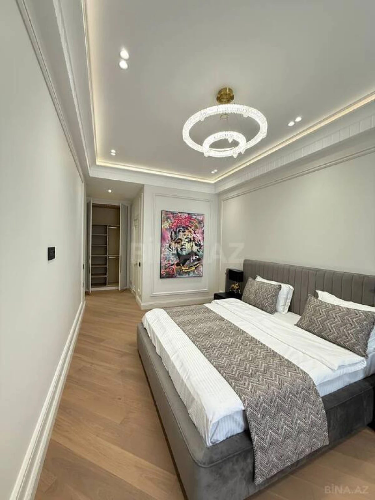 Satılır 4 otaqlı mənzil 155 m²