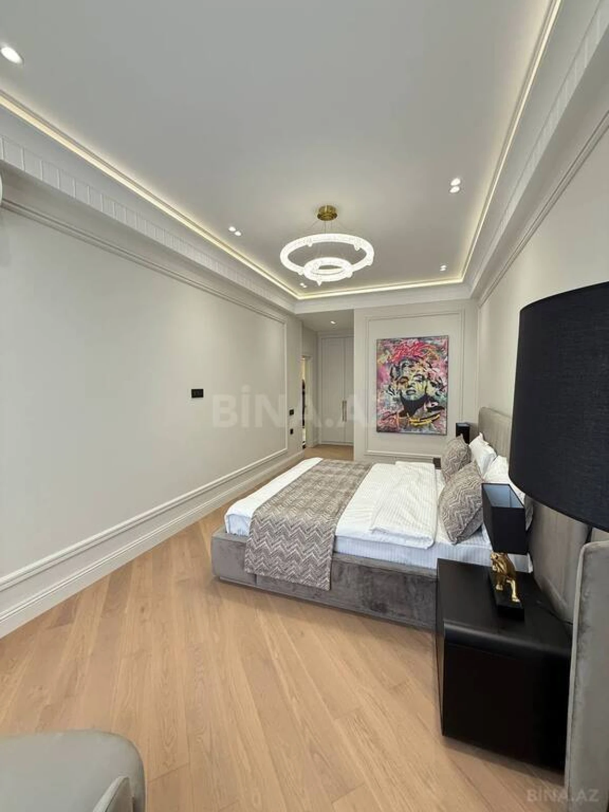 Satılır 4 otaqlı mənzil 155 m²