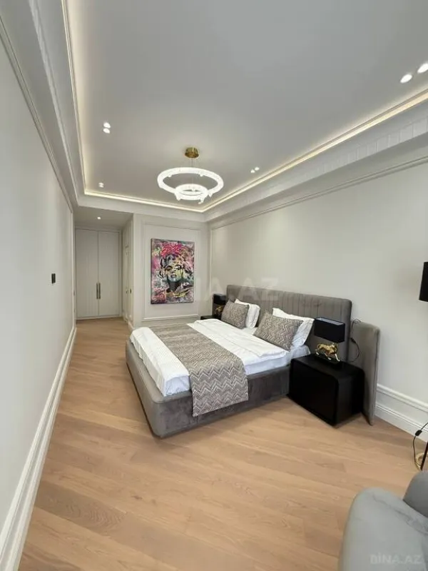 Satılır 4 otaqlı mənzil 155 m²