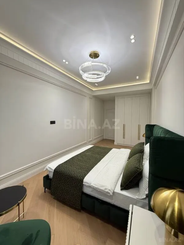 Satılır 4 otaqlı mənzil 155 m²
