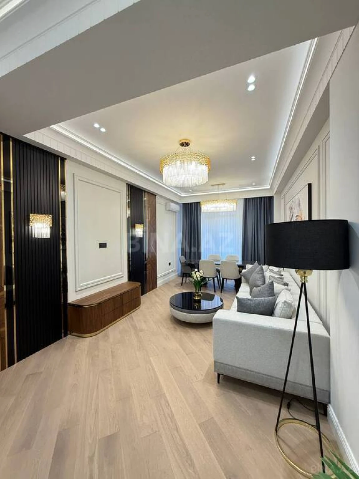 Satılır 4 otaqlı mənzil 155 m²