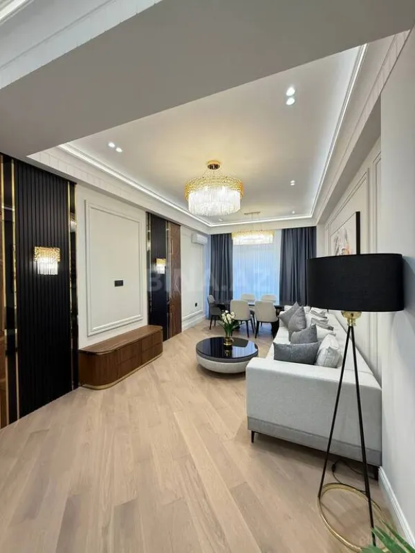 Satılır 4 otaqlı mənzil 155 m²