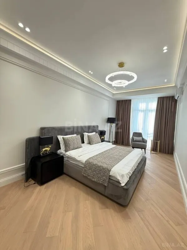 Satılır 4 otaqlı mənzil 155 m²