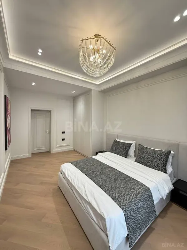 Satılır 4 otaqlı mənzil 155 m²