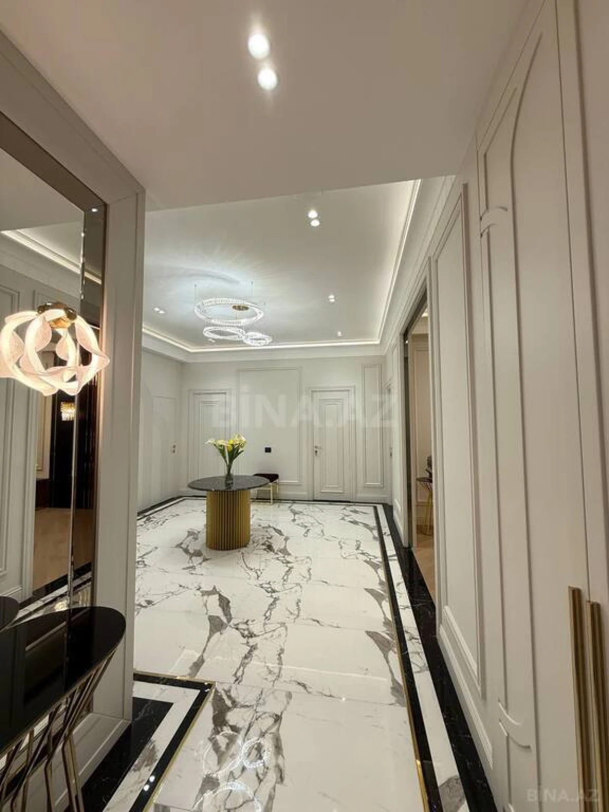 Satılır 4 otaqlı mənzil 155 m²