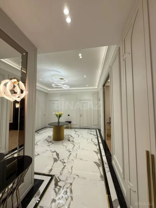 Satılır 4 otaqlı mənzil 155 m²