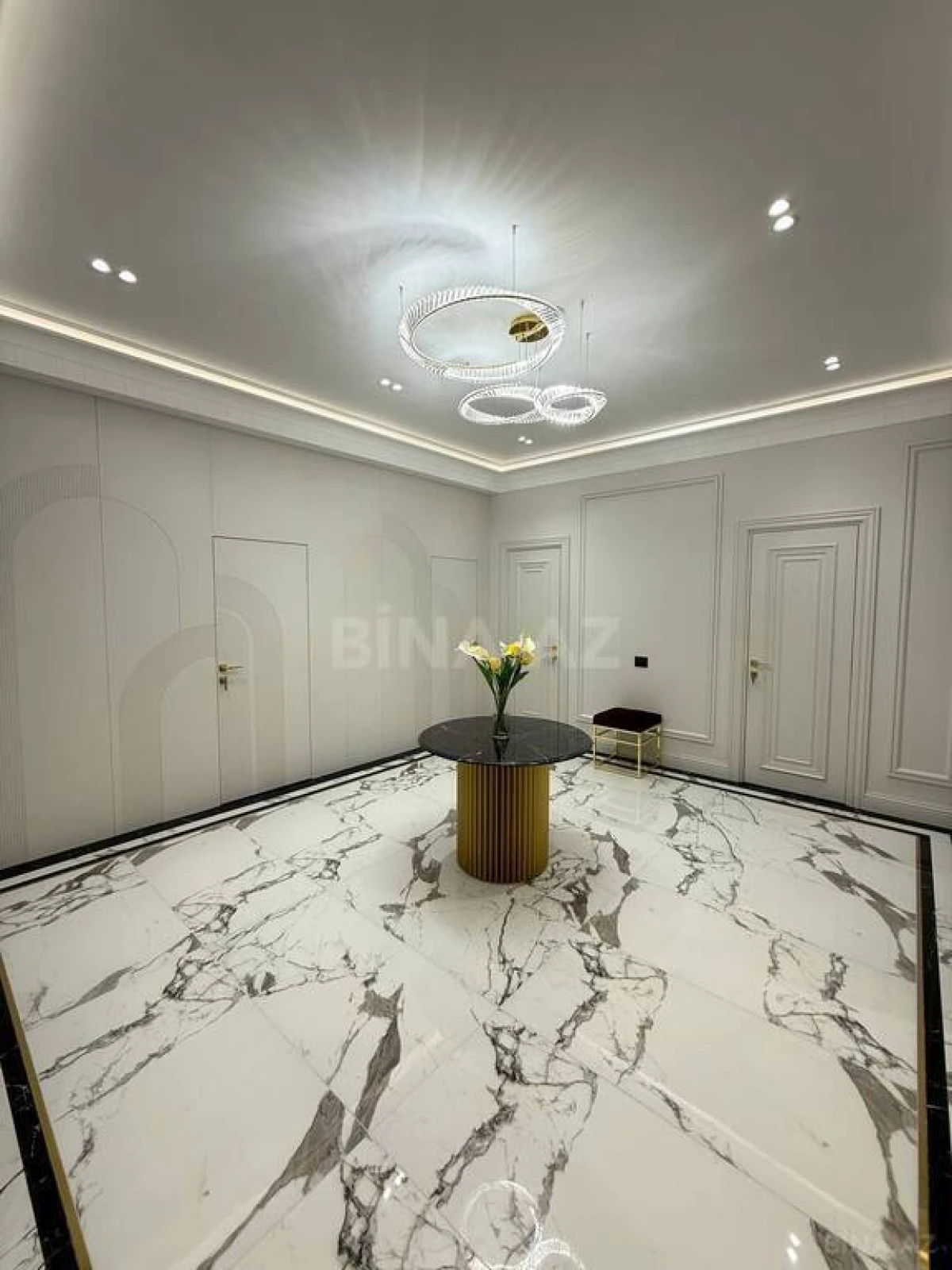 Satılır 4 otaqlı mənzil 155 m²