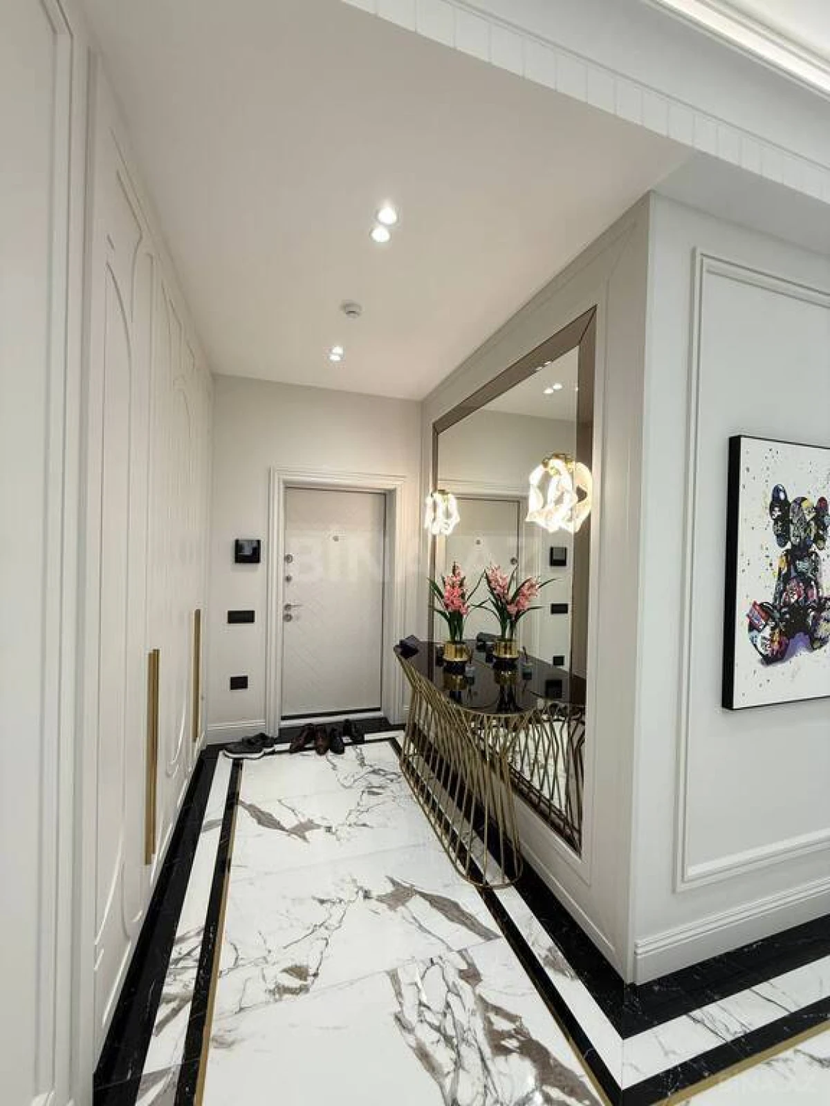 Satılır 4 otaqlı mənzil 155 m²