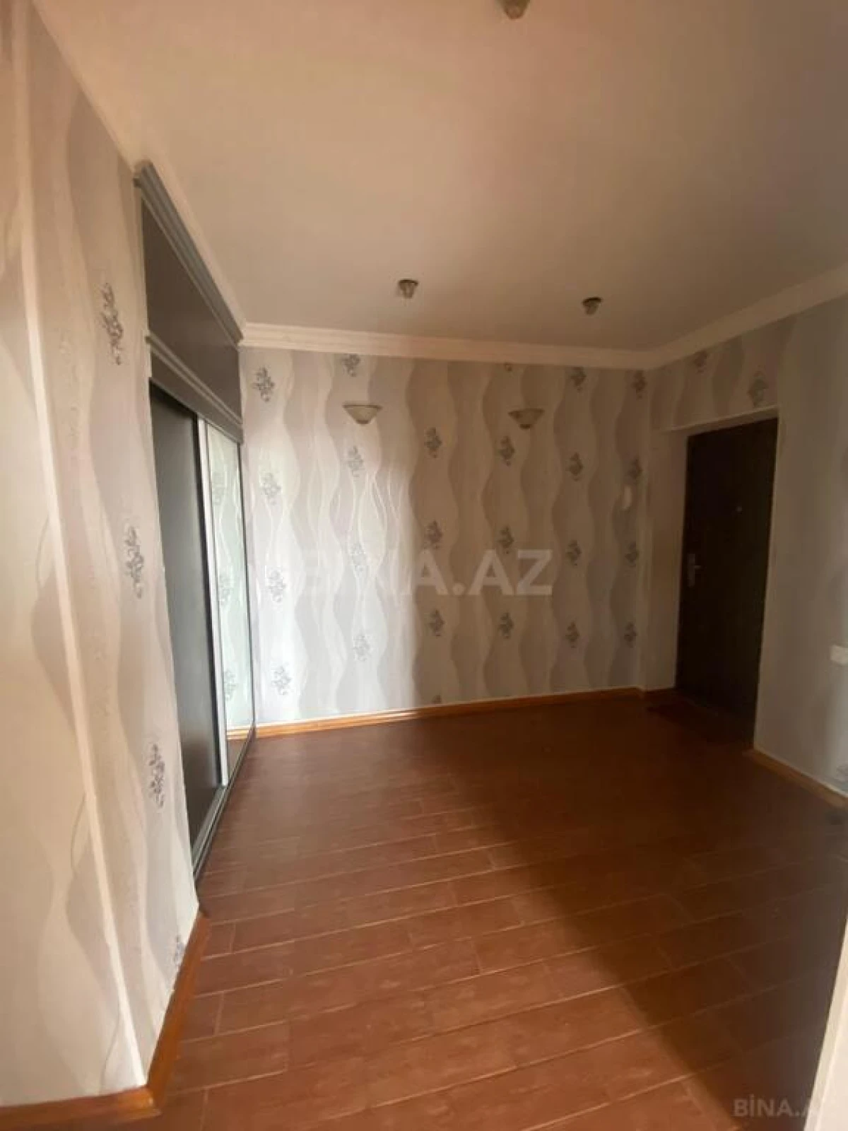 Satılır 2 otaqlı mənzil 104 m²