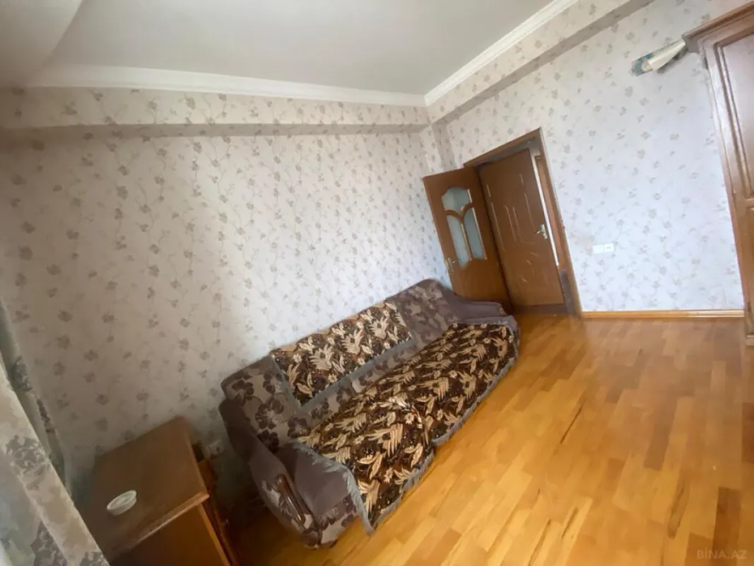 Satılır 2 otaqlı mənzil 104 m²