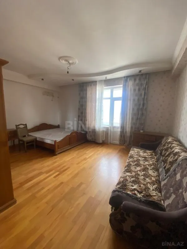Satılır 2 otaqlı mənzil 104 m²