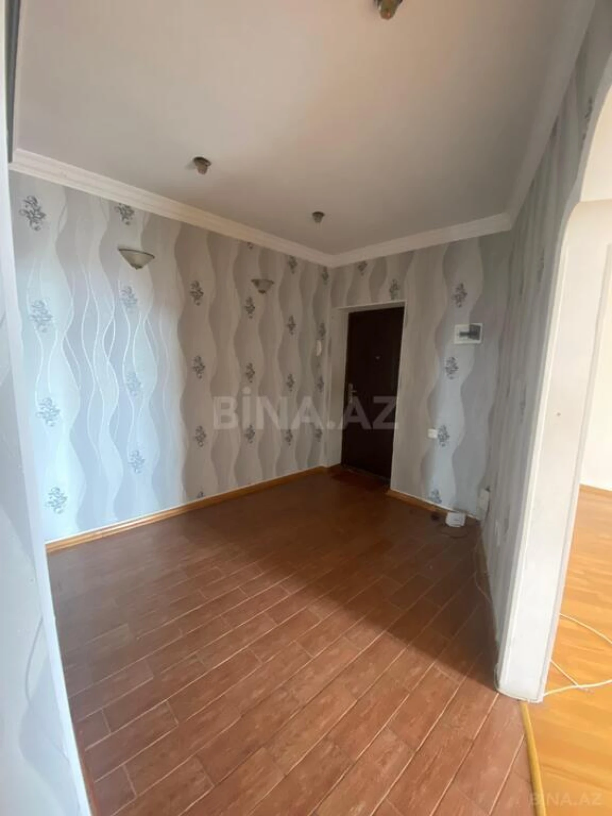 Satılır 2 otaqlı mənzil 104 m²