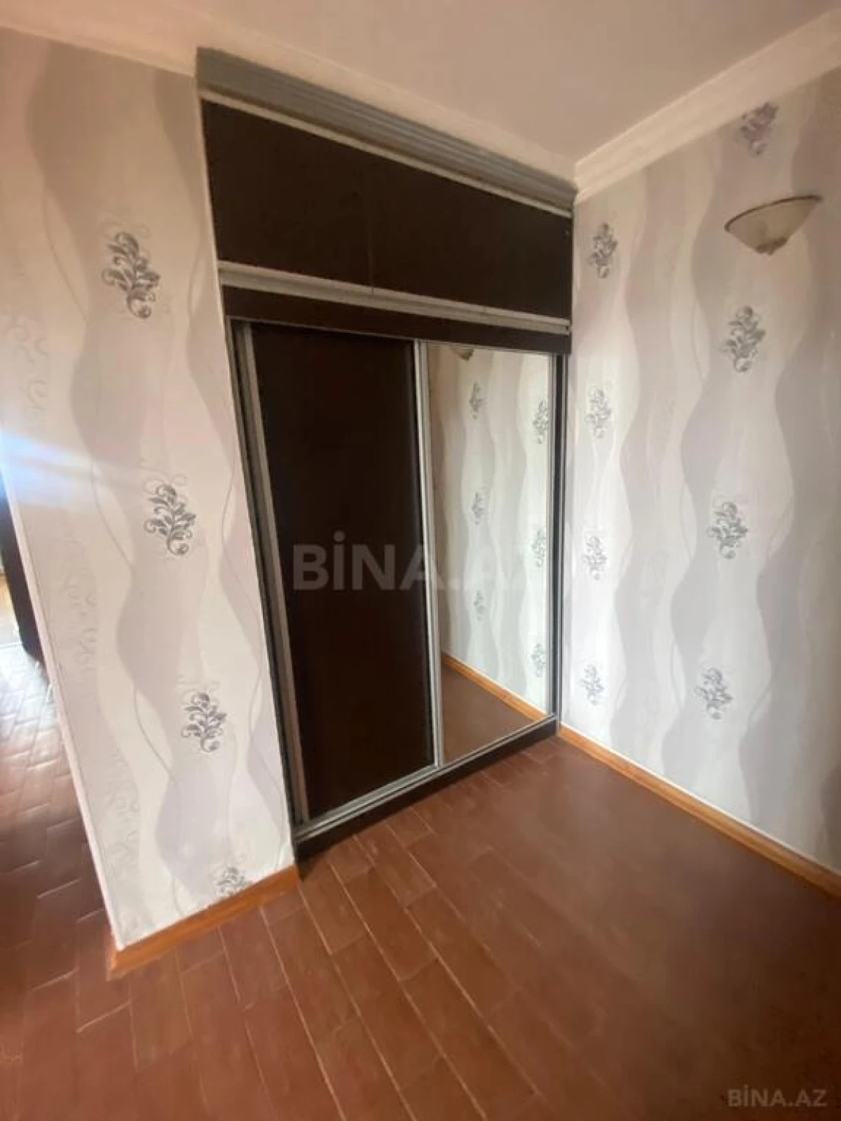 Satılır 2 otaqlı mənzil 104 m²