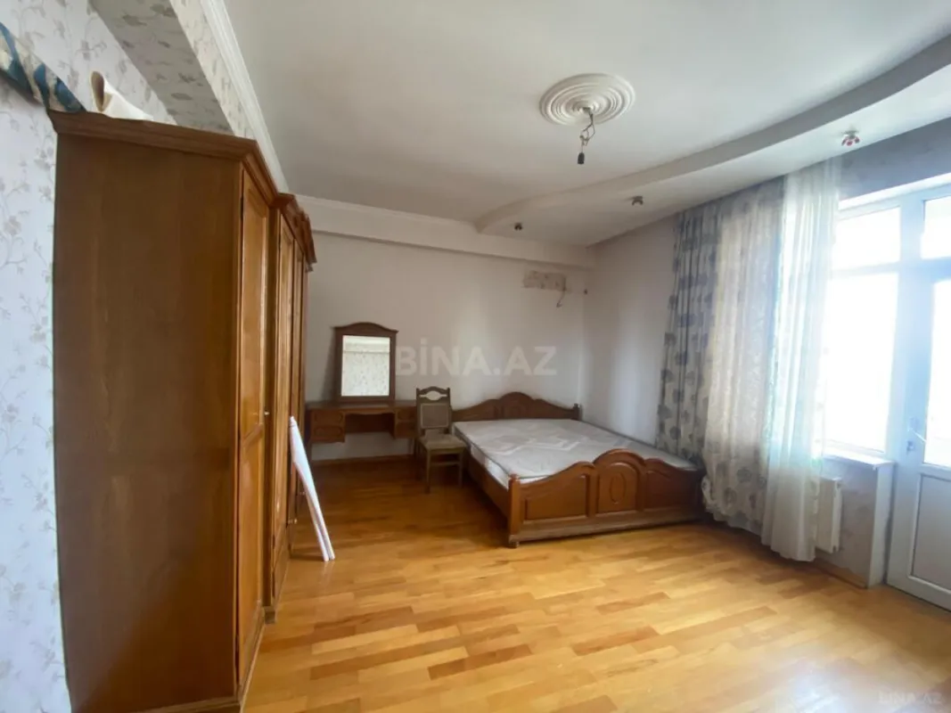 Satılır 2 otaqlı mənzil 104 m²