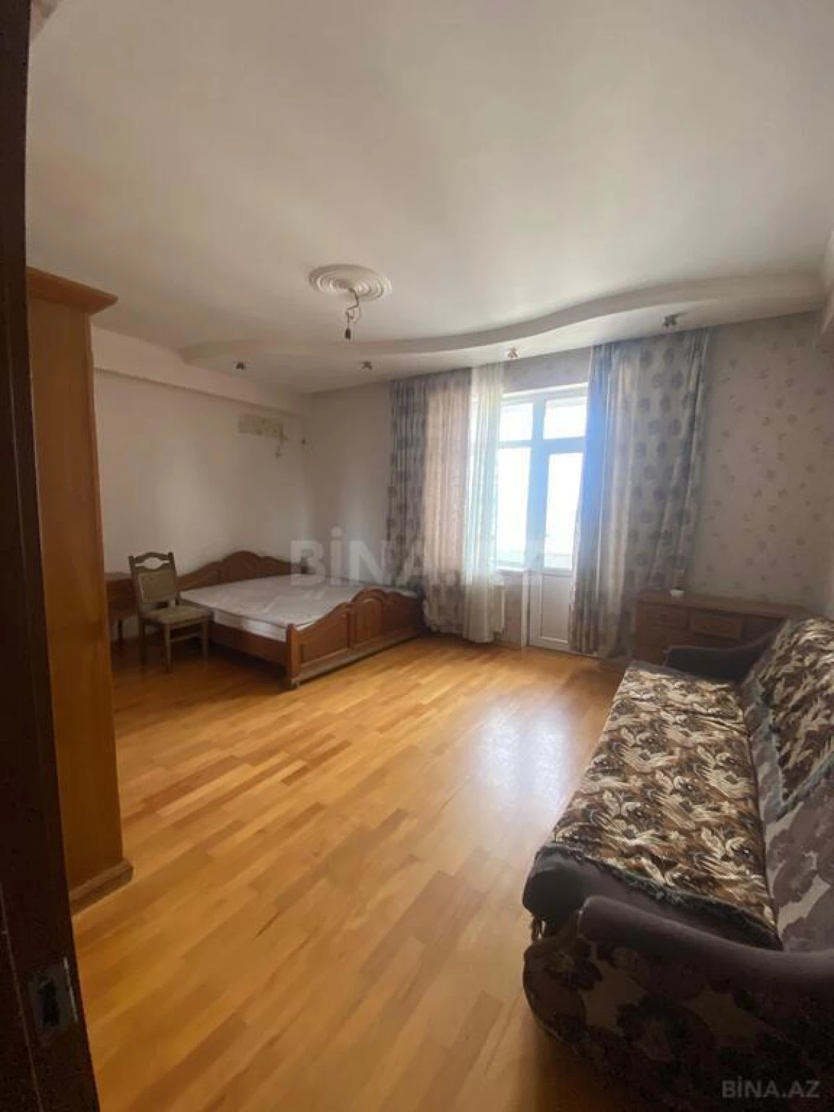 Satılır 2 otaqlı mənzil 104 m²