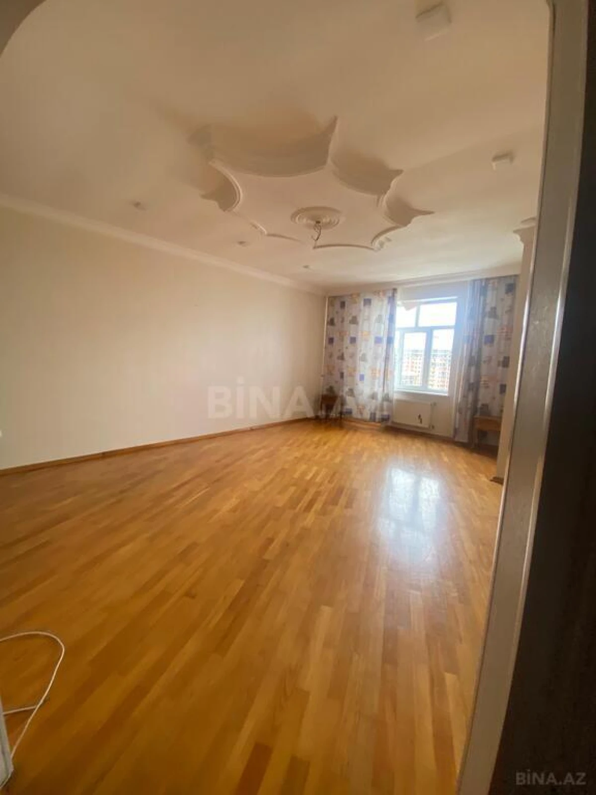 Satılır 2 otaqlı mənzil 104 m²