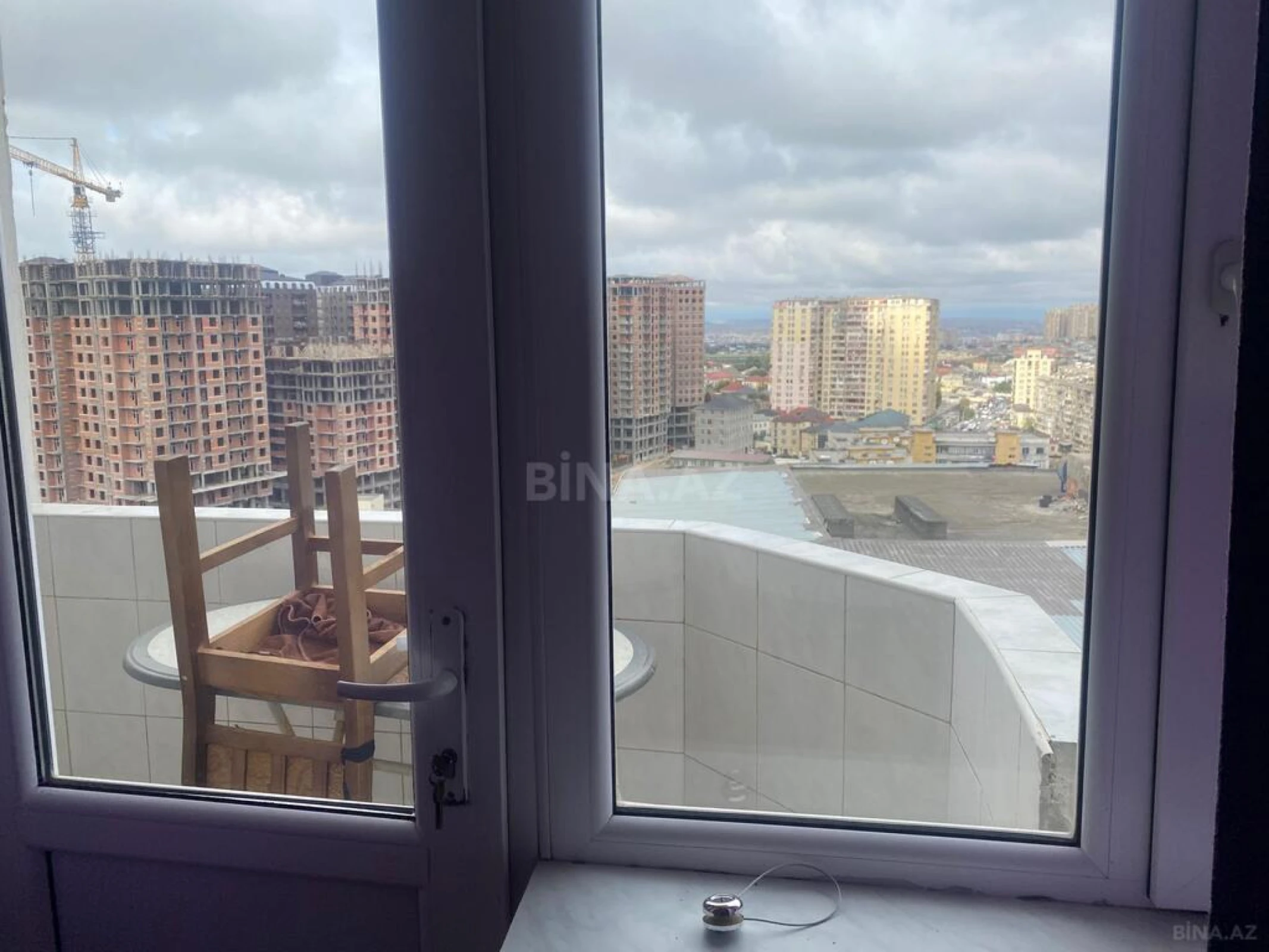 Satılır 2 otaqlı mənzil 104 m²