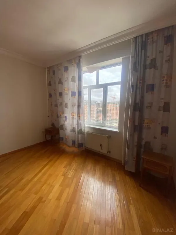 Satılır 2 otaqlı mənzil 104 m²