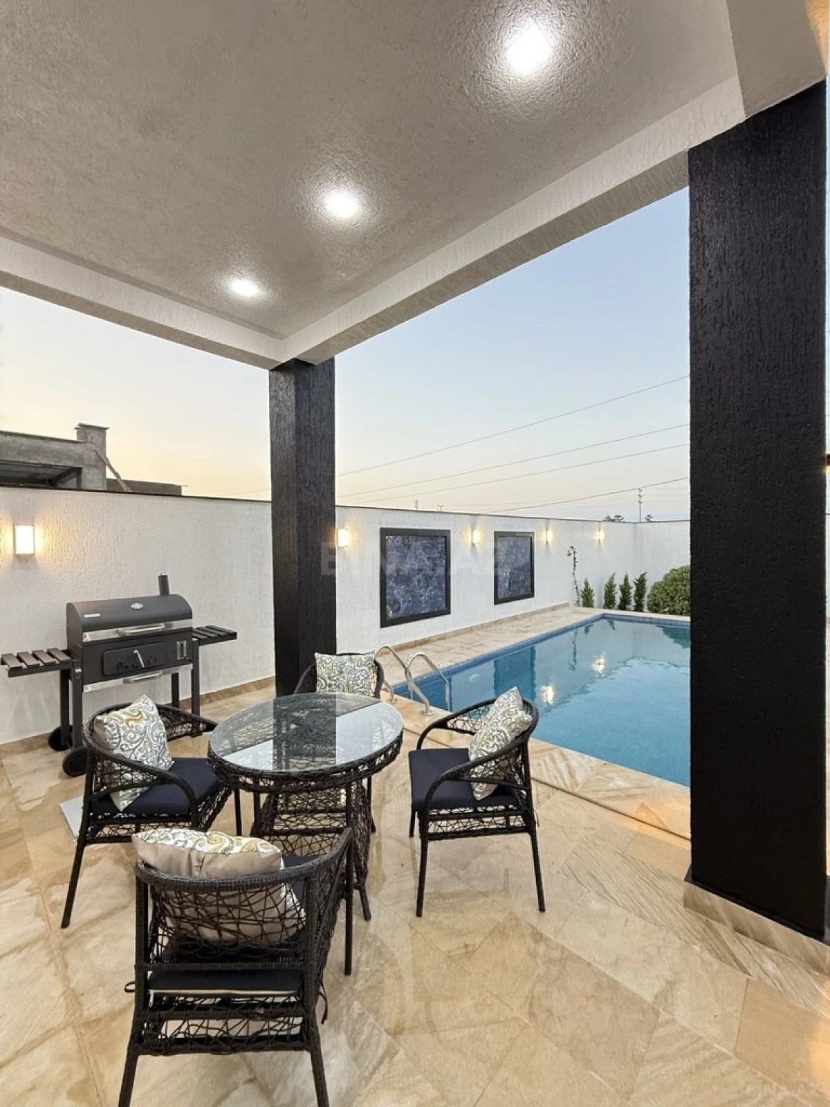 Satılır 4 otaqlı həyət evi 160 m²