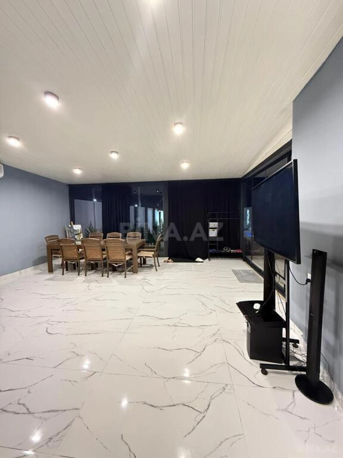 Satılır 9 otaqlı həyət evi 325 m²