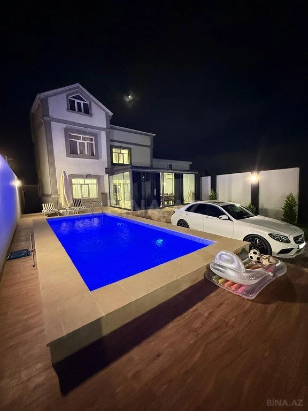 Satılır 9 otaqlı həyət evi 325 m²