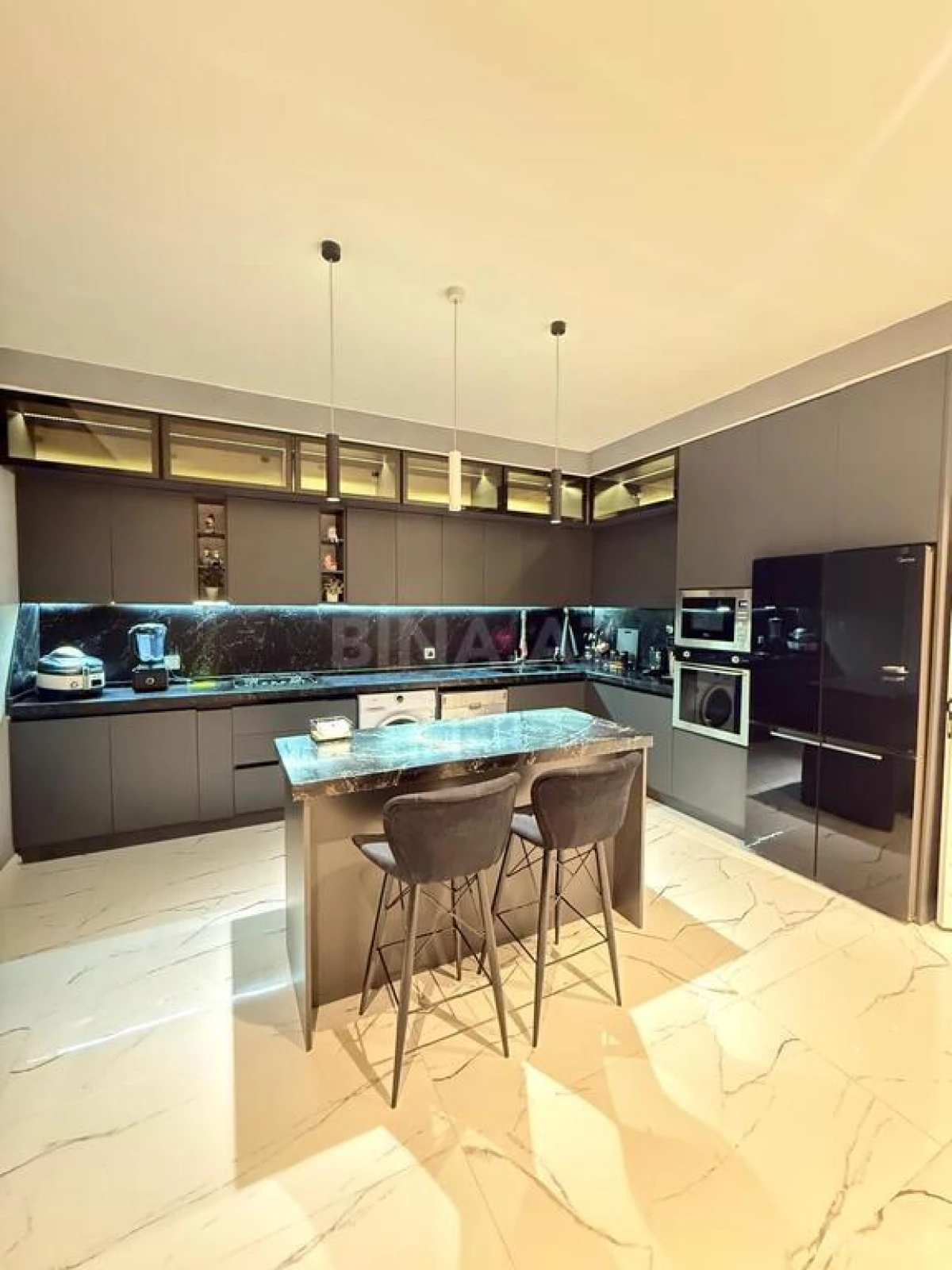 Satılır 9 otaqlı həyət evi 325 m²