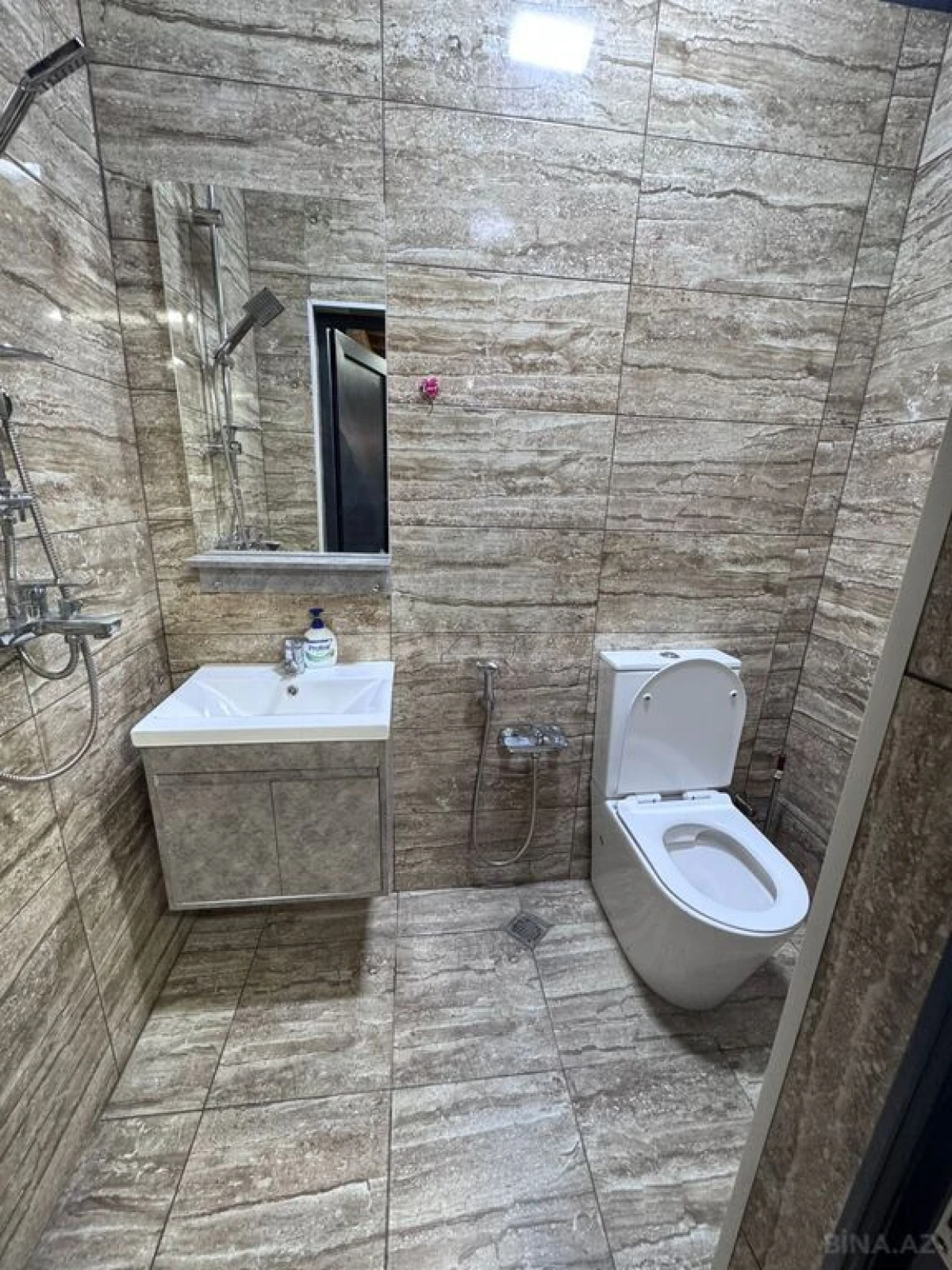 Satılır 9 otaqlı həyət evi 325 m²