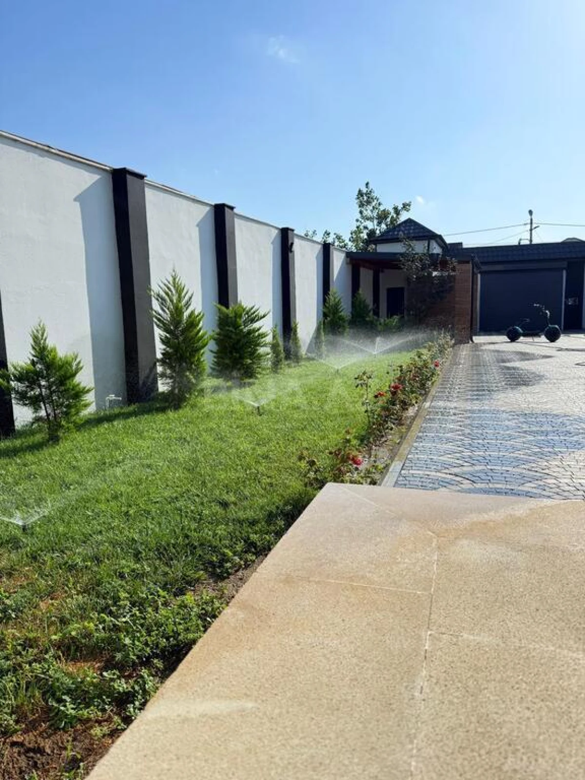 Satılır 9 otaqlı həyət evi 325 m²