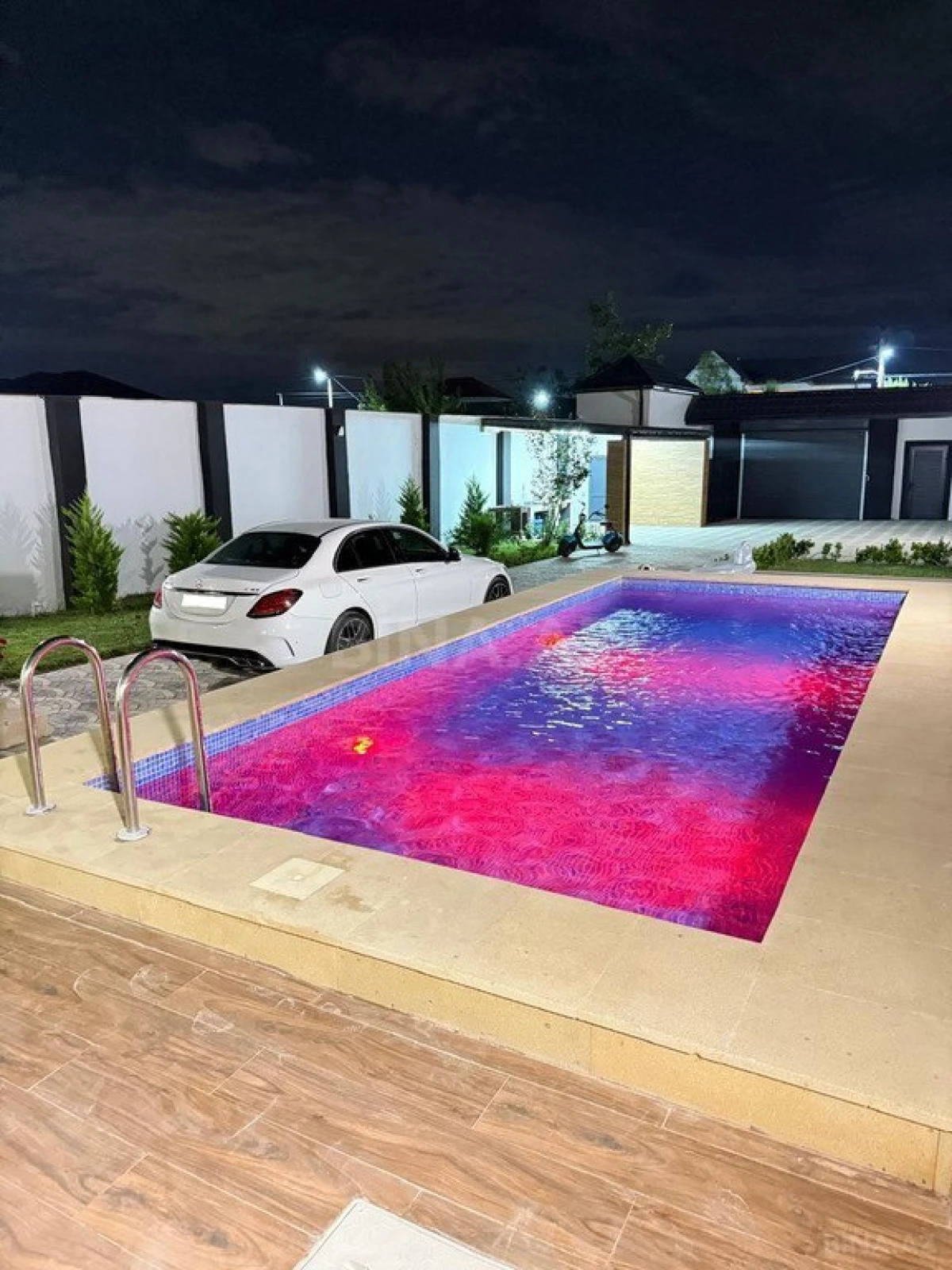 Satılır 9 otaqlı həyət evi 325 m²