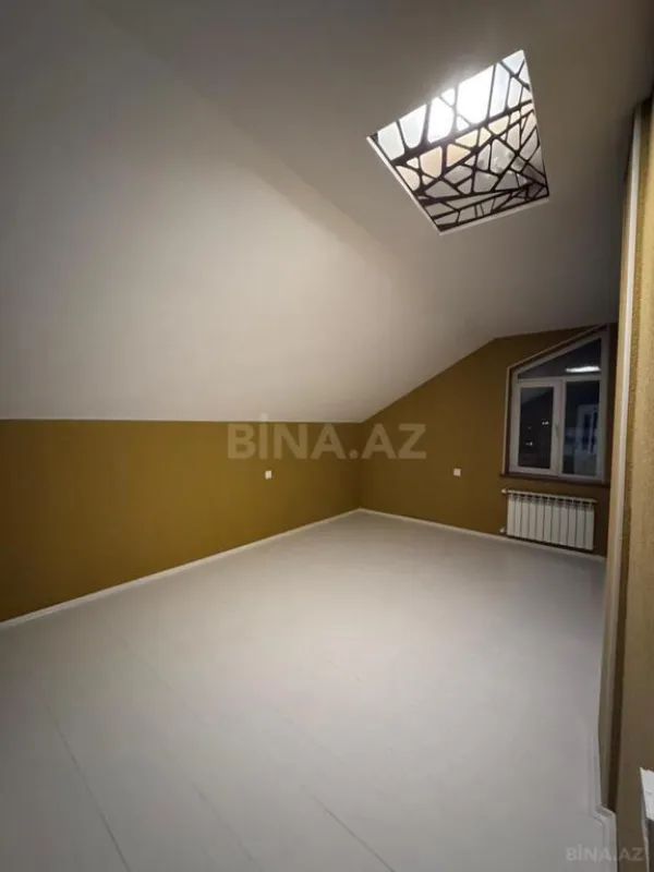 Satılır 9 otaqlı həyət evi 325 m²