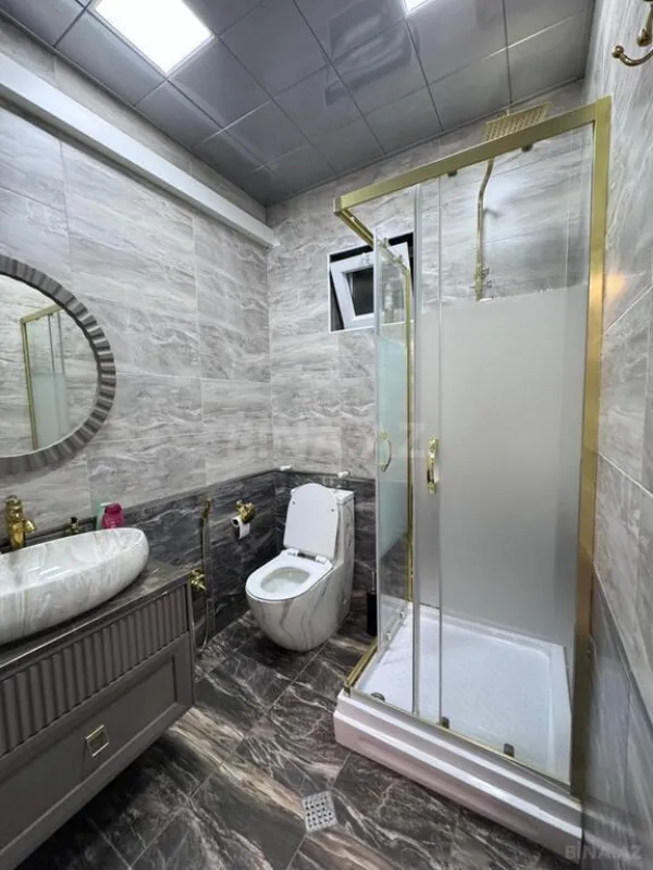 Satılır 9 otaqlı həyət evi 325 m²