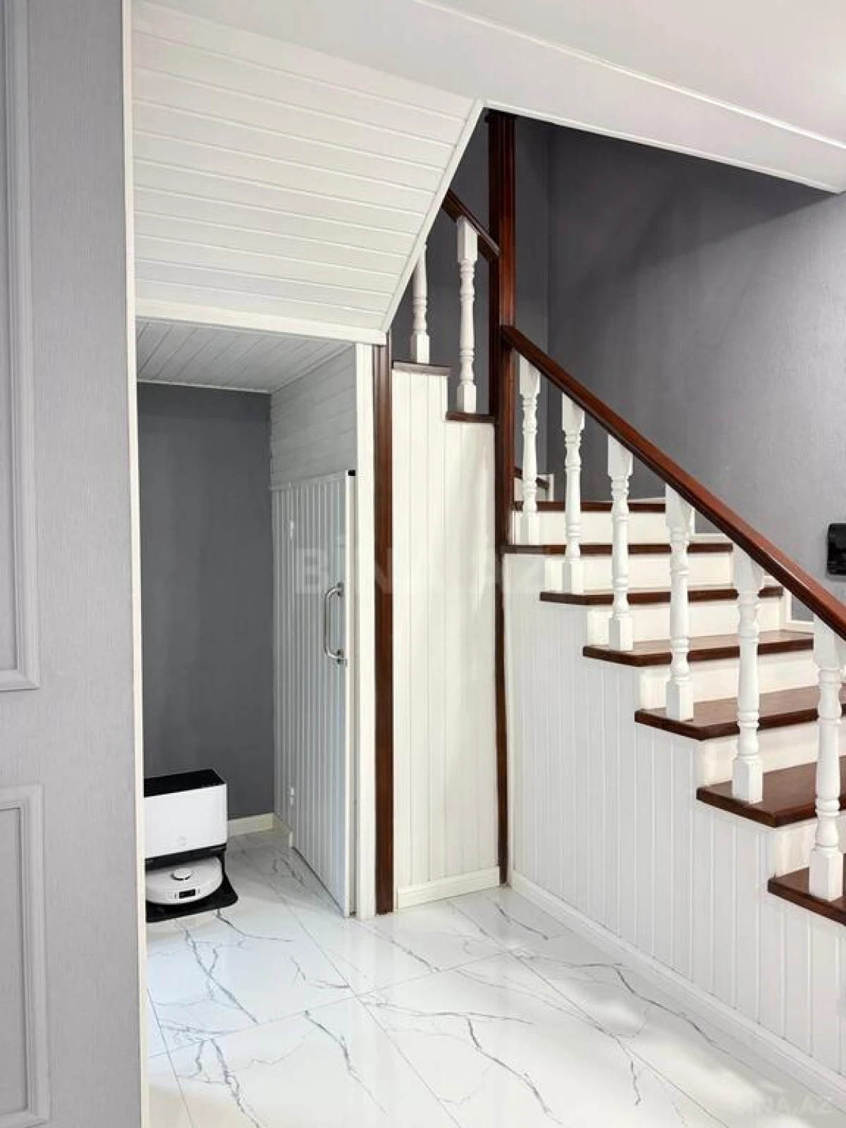 Satılır 9 otaqlı həyət evi 325 m²