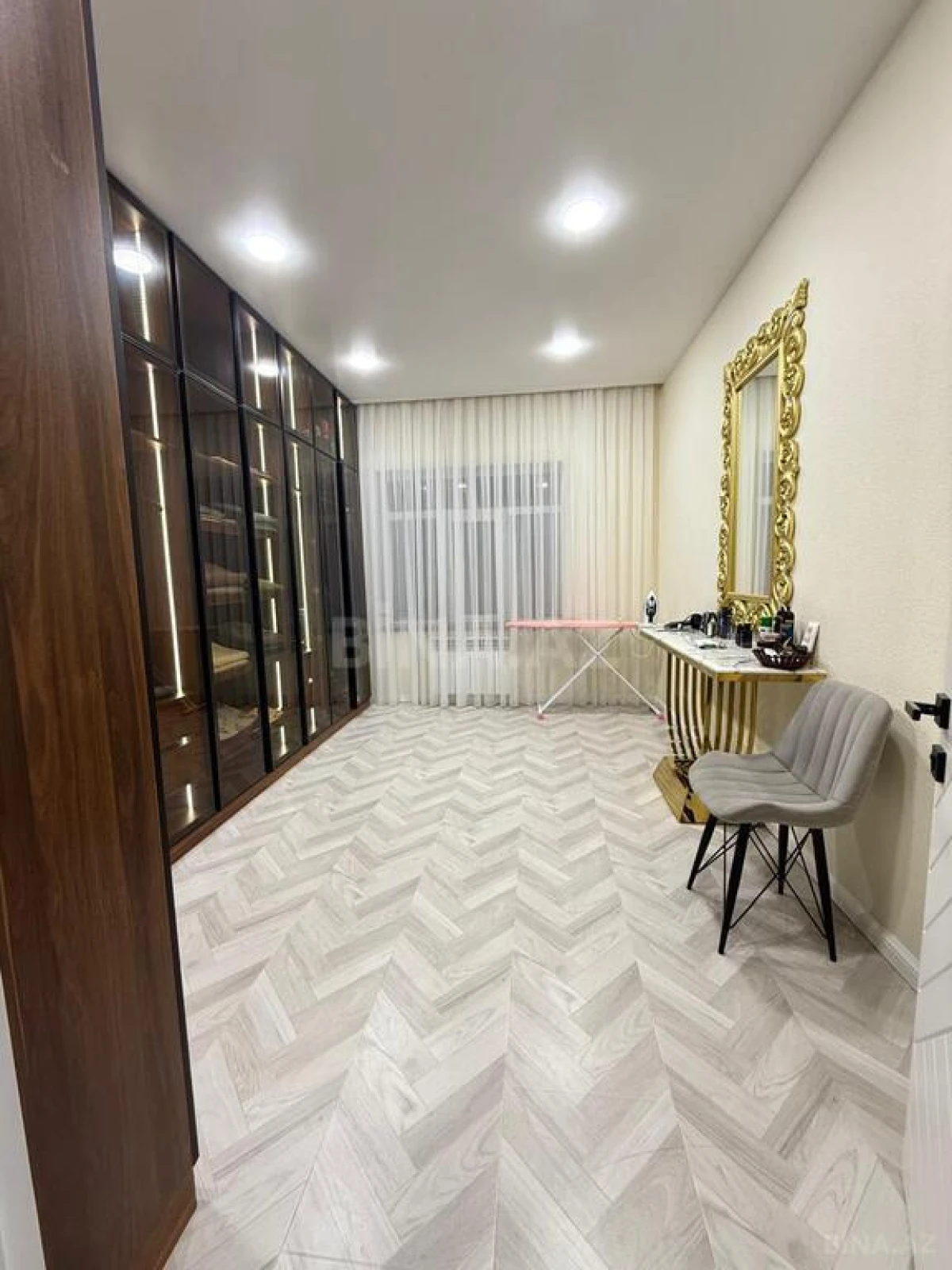Satılır 9 otaqlı həyət evi 325 m²