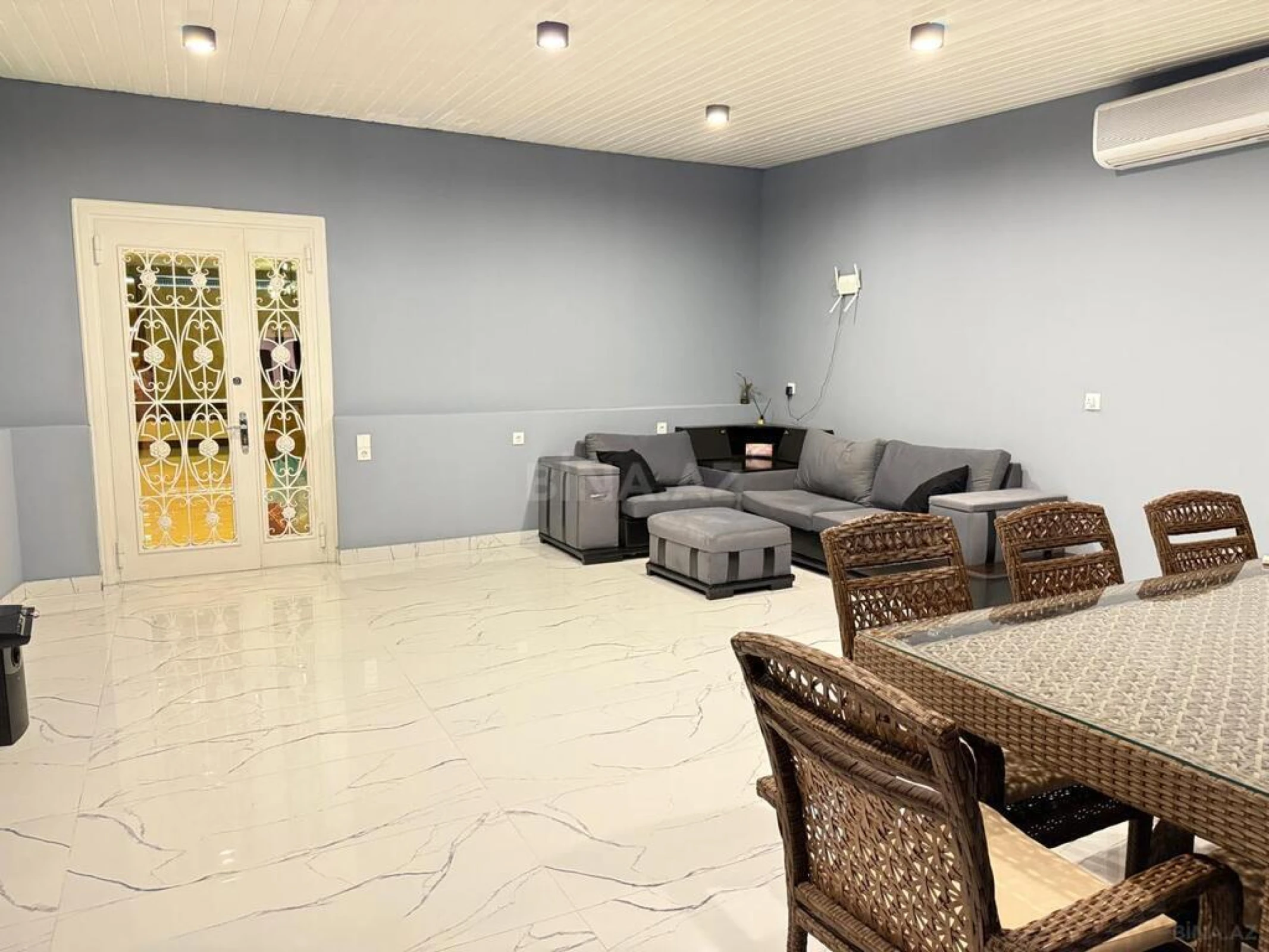 Satılır 9 otaqlı həyət evi 325 m²