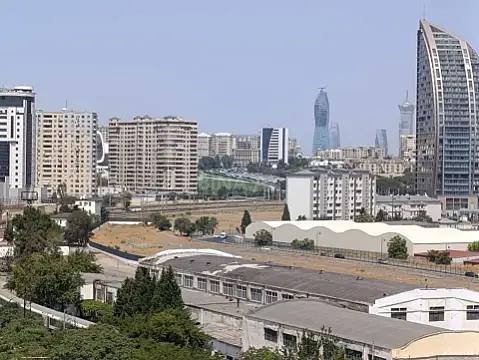 Satılır 4 otaqlı mənzil 182 m²