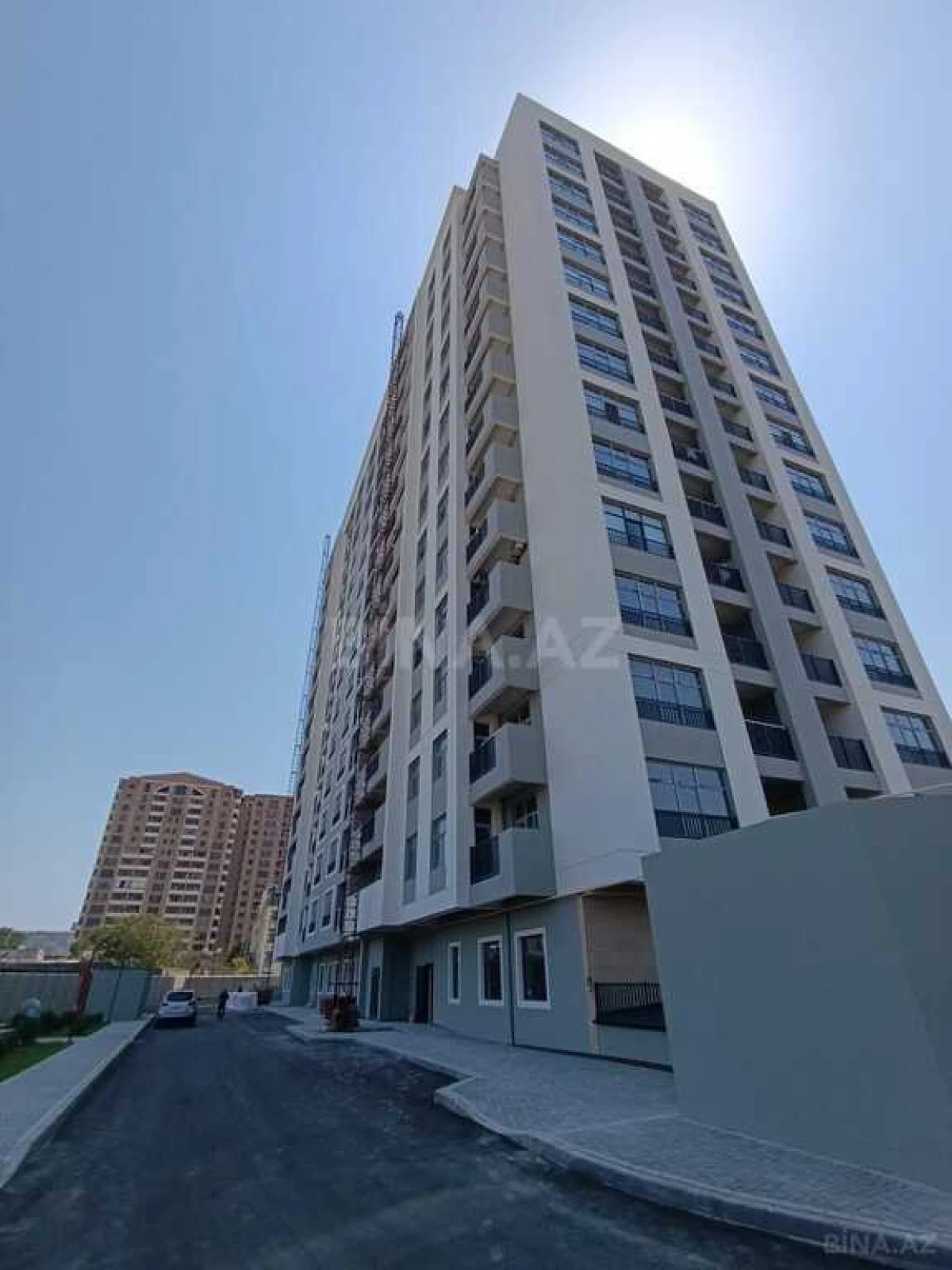 Satılır 4 otaqlı mənzil 182 m²