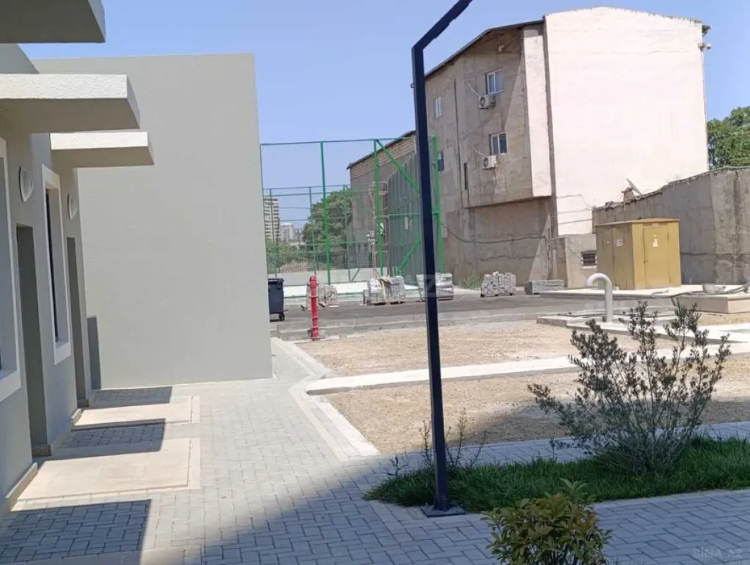 Satılır 4 otaqlı mənzil 182 m²