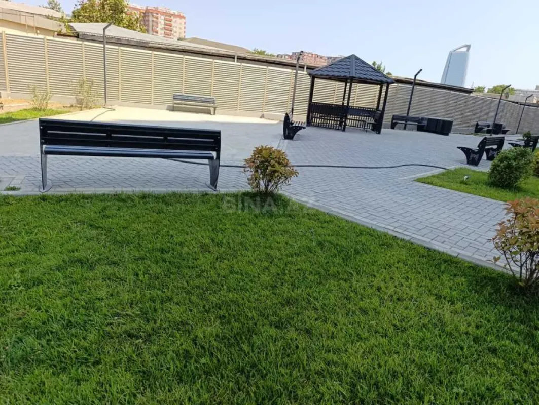 Satılır 4 otaqlı mənzil 182 m²