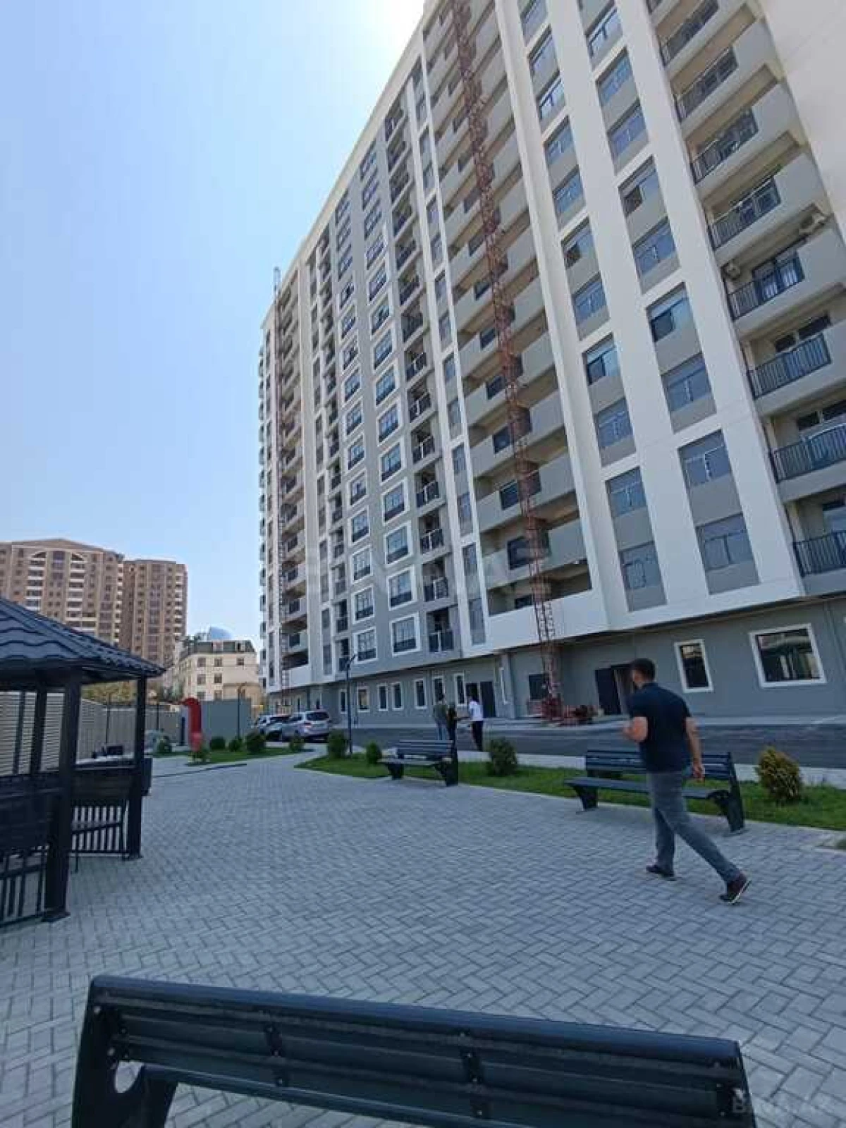Satılır 4 otaqlı mənzil 182 m²