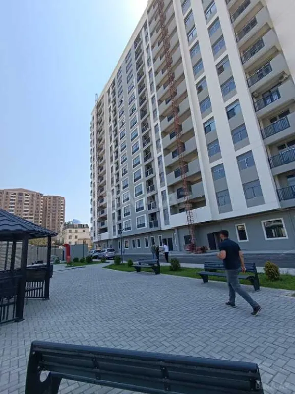 Satılır 4 otaqlı mənzil 182 m²