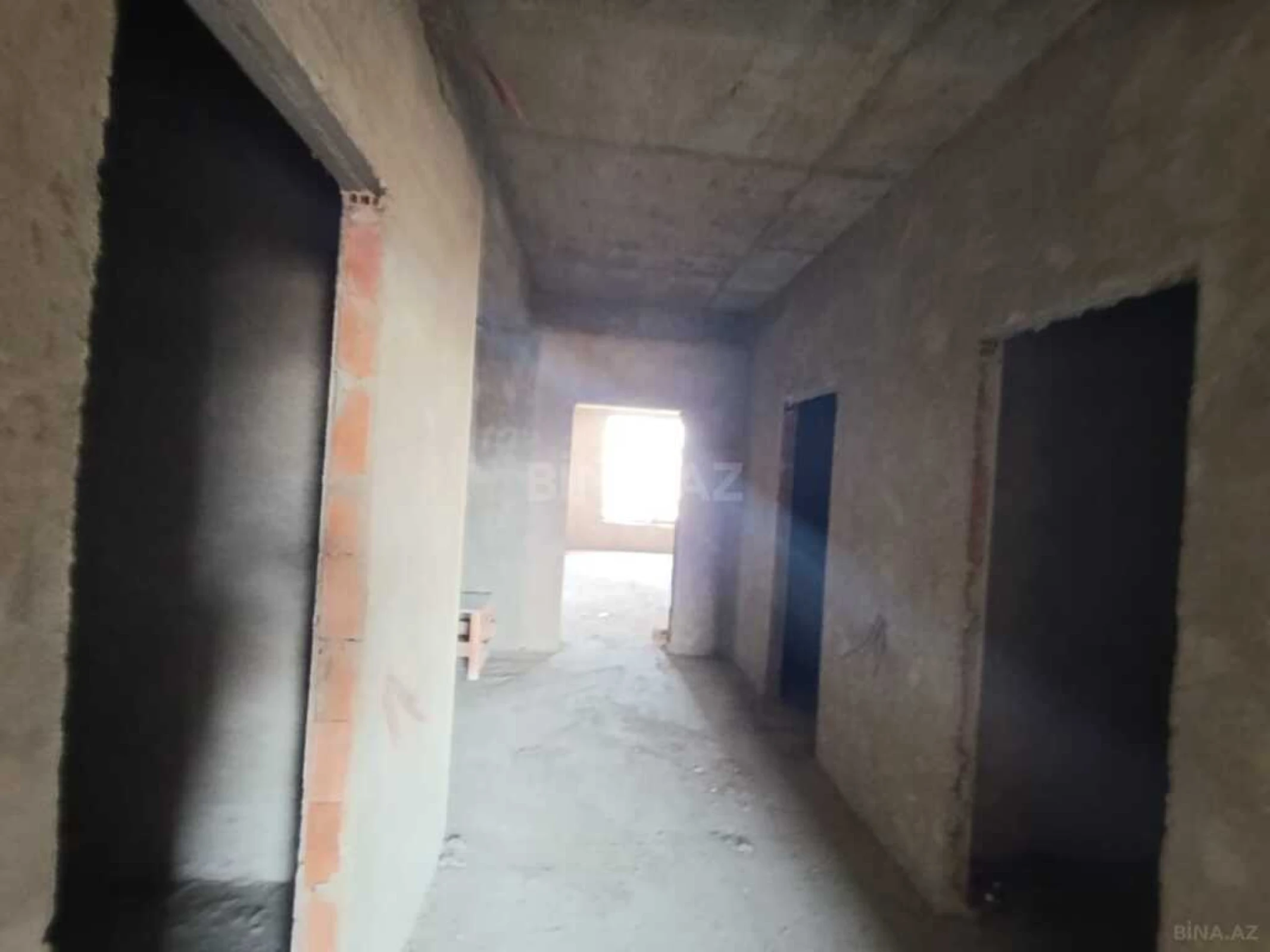 Satılır 4 otaqlı mənzil 182 m²