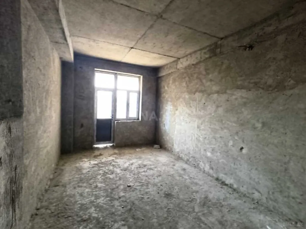 Satılır 4 otaqlı mənzil 182 m²